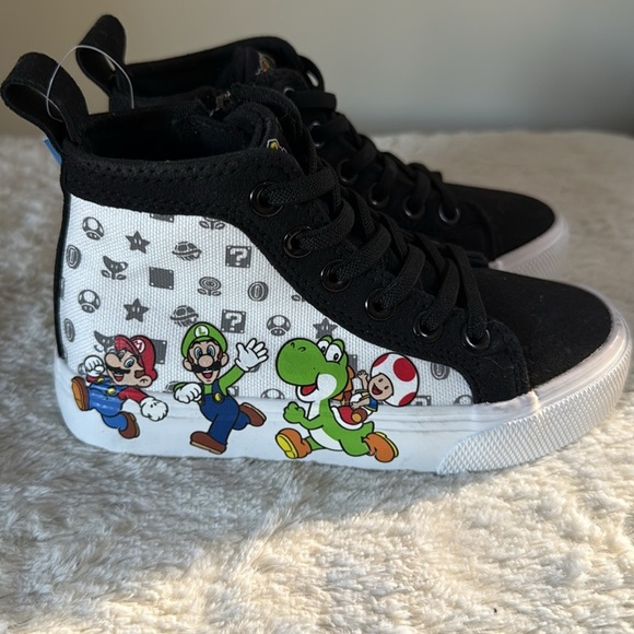 Children’s unisex Super Mario Brothers high top sneakers,Size 11, NWT - Picture 2 of 9